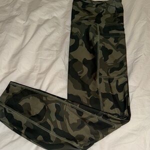 Bally green/black Camouflage scuba ankle Leggings with side pockets. Size Small.